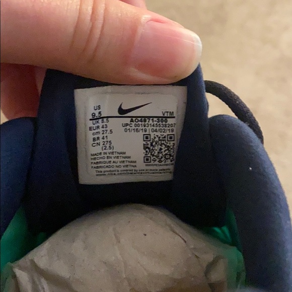 BNIB New Nike Air Max 270 React Size 9.5 - Picture 5 of 6